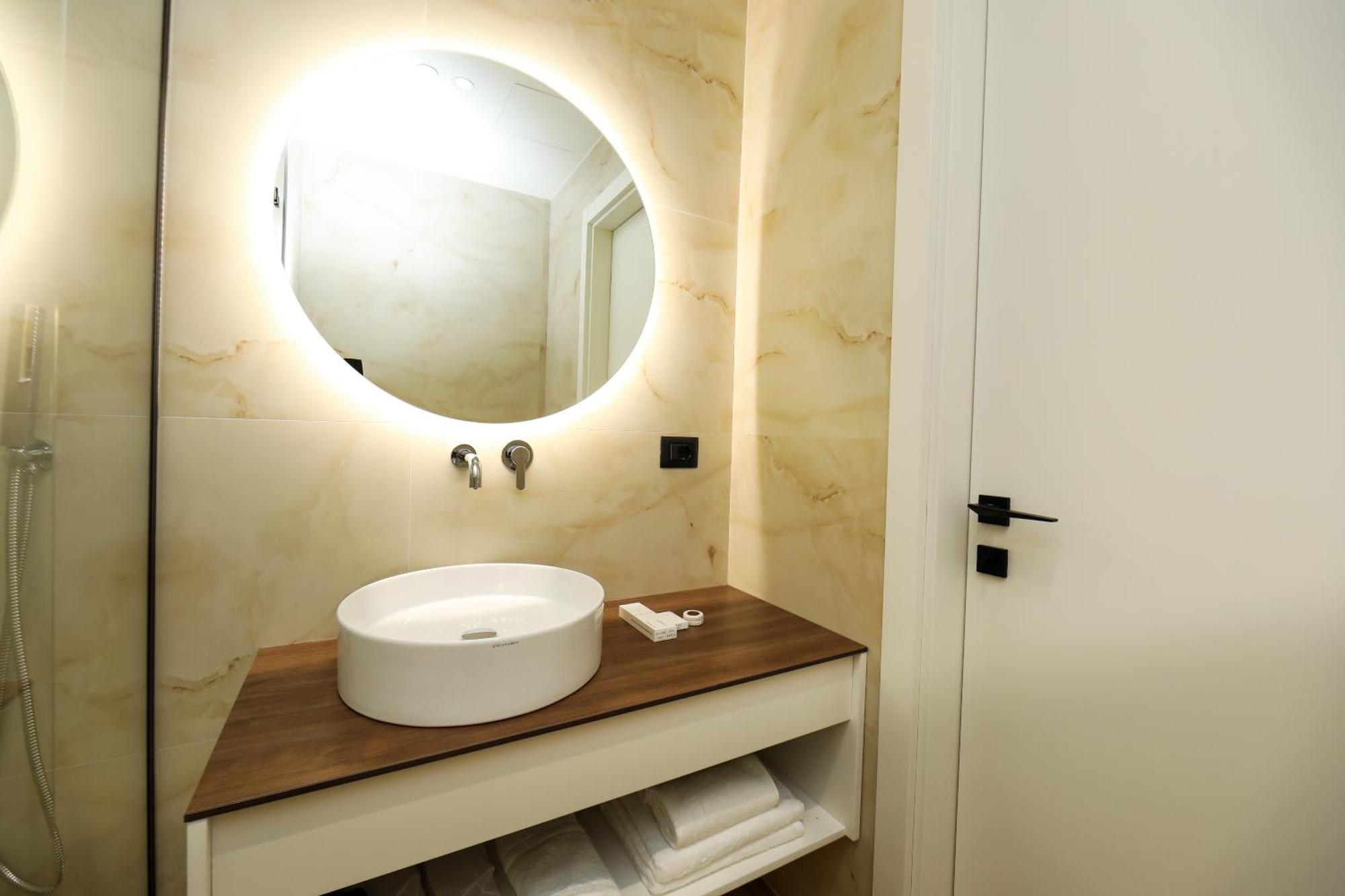 Hotel Adore Vlorë Εξωτερικό φωτογραφία