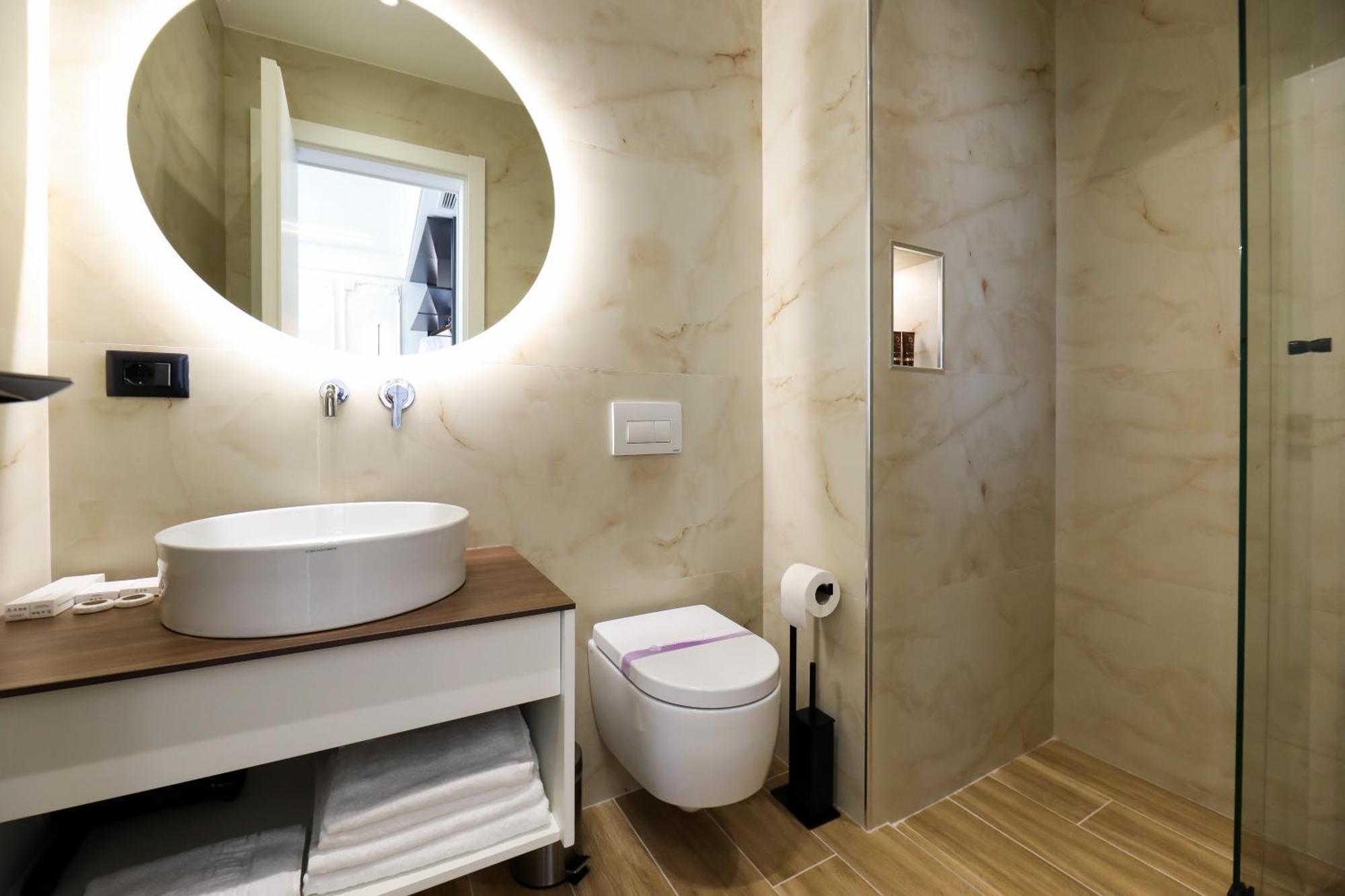 Hotel Adore Vlorë Εξωτερικό φωτογραφία
